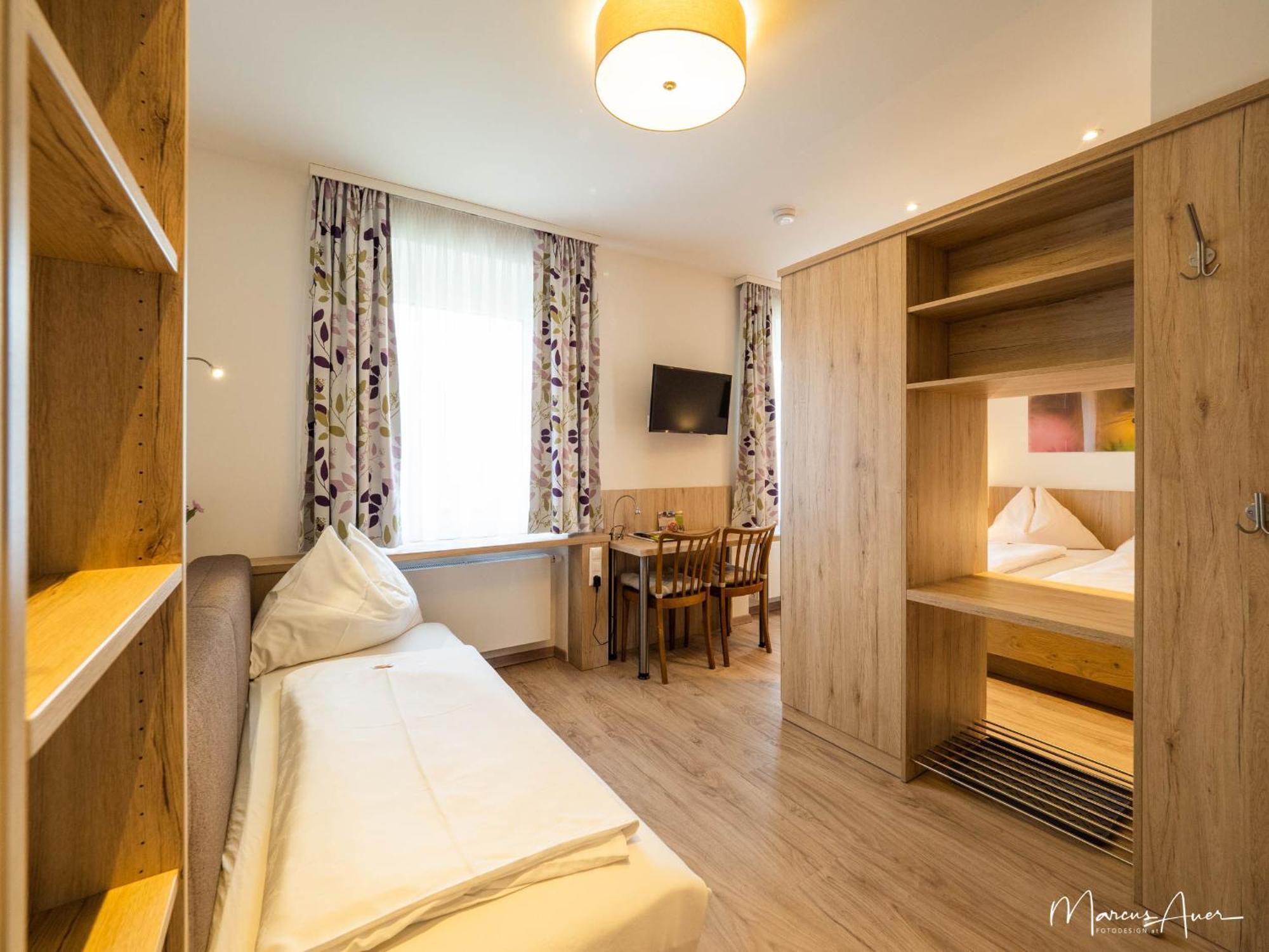 Pension Ehrenfried - Hotel Garni Kindberg Ruang foto